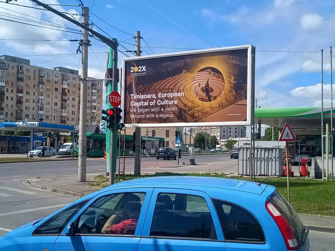 Panou stradal cu campania Timișoara, European Capital of Culture
