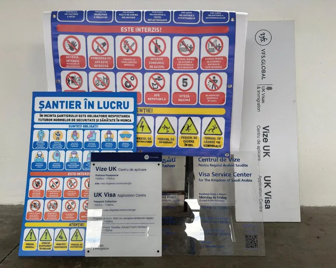 Panouri de securitate pentru șantier și plăcuțe informative pentru centre de vize